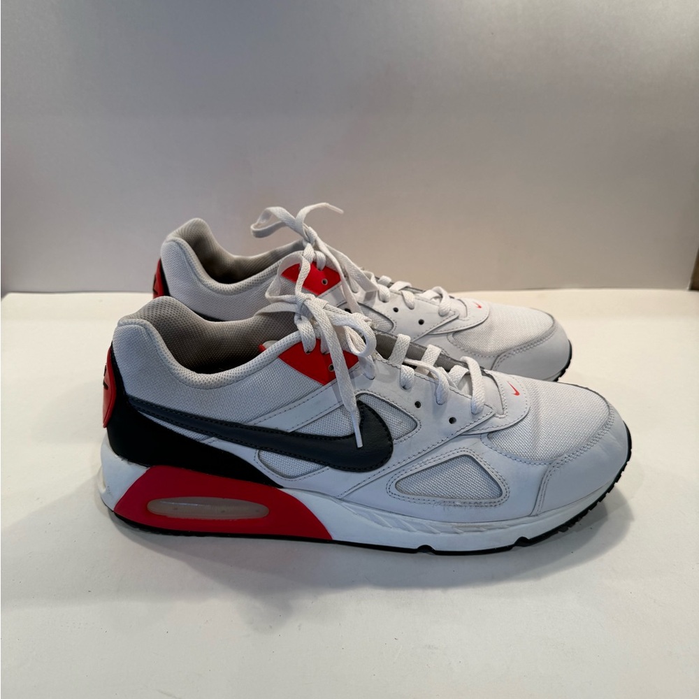 Like New Nike Air Max Ivo Running Sneakers Cd1540